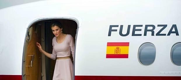 Doña Letizia en un avión de las Fuerzas Armadas. Doña Letizia en un avión de las Fuerzas Armadas.