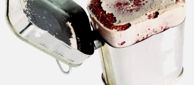 Gente em lata: corpos foram esmagados e misturados à carne Gente em lata: corpos foram esmagados e misturados à carne