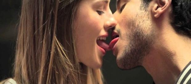 O beijo de língua pode se tornar ainda mais prazeroso, se você seguir essas dicas O beijo de língua pode se tornar ainda mais prazeroso, se você seguir essas dicas