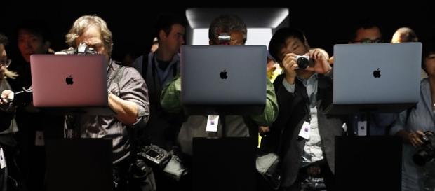 Phil Schiller: 32GB RAM On MacBook Pro Would Have Compromised ... - universityherald.com Phil Schiller: 32GB RAM On MacBook Pro Would Have Compromised ... - universityherald.com