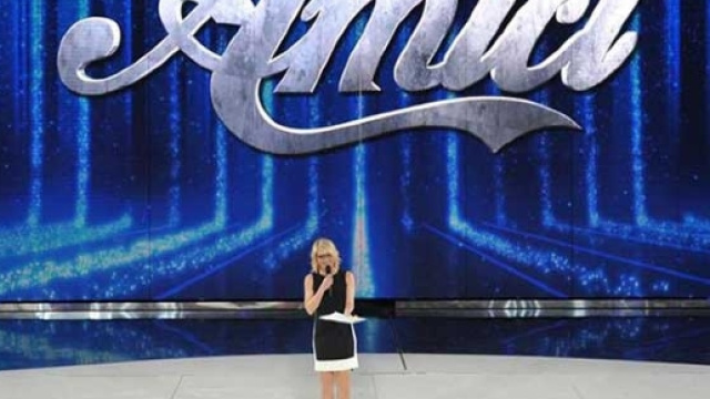 Cominciato il serale del programma Amici di Maria De Filippi