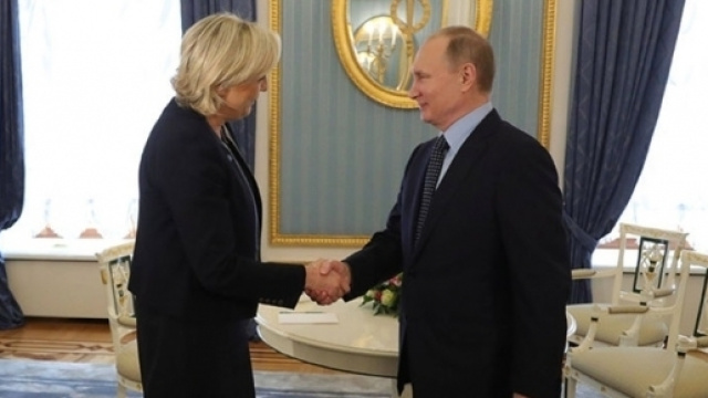 Mosca, Vladimir Putin ha ricevuto Marine Le Pen