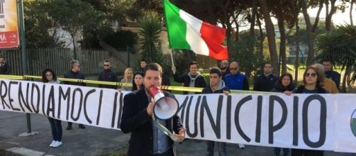 Il sit-in di CasaPound che ha impedito i mercatini dei rom