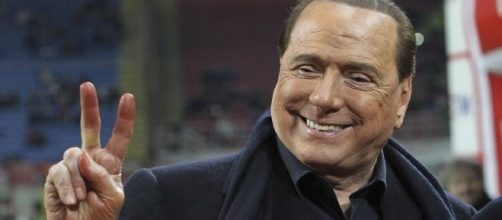 Silvio Berlusconi, preso di mira da un Canale dai colori bianconeri