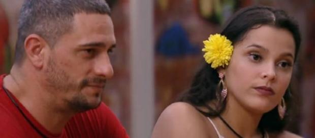 Emilly e Daniel estão no paredão do BBB17 e um deles deixará a casa hoje Emilly e Daniel estão no paredão do BBB17 e um deles deixará a casa hoje