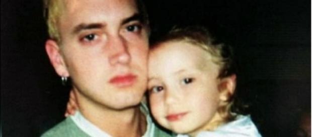 Eminem com a filha Hailie ainda criança Eminem com a filha Hailie ainda criança