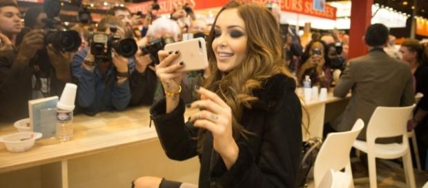 Nabilla et Thomas Vergara créent l'émeute au Salon du livre - purepeople.com Nabilla et Thomas Vergara créent l'émeute au Salon du livre - purepeople.com