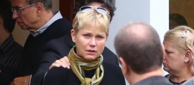Xuxa está passando por um momento difícil Xuxa está passando por um momento difícil