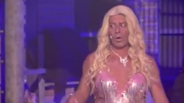 Luca Laurenti travestito da Valeria Marini