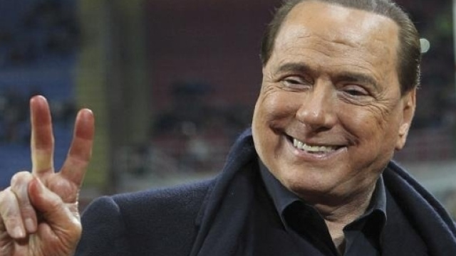 Silvio Berlusconi, preso di mira da un Canale dai colori bianconeri