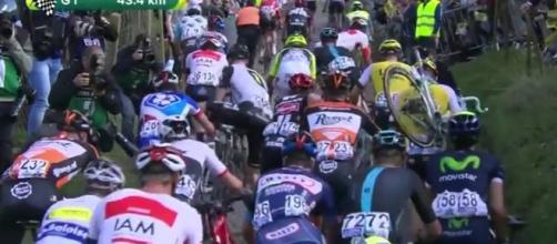 Lo spettacolo del Giro delle Fiandre sul Koppenberg