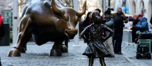 Wall Street Girl Statue: Petition Calls to Keep It Next to Bull ... - fortune.com