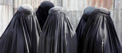 Austria: vietato indossare il Burqa e distribuire il Corano.