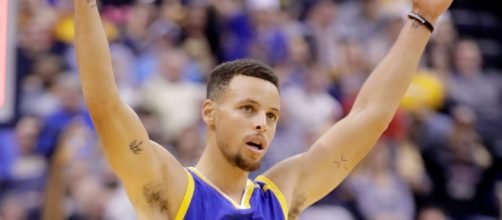 Steph Curry and the Golden State Warriors visit the Houston Rockets on Tuesday evening. [Image via Blasting News image library/inquisitr.com]
