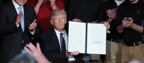 Trump signs order dismantling Obama-era climate policies | TRT World - trtworld.com