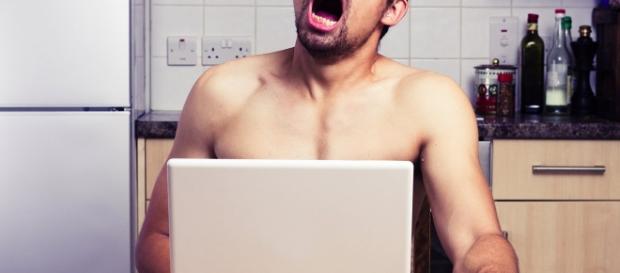 Os homens têm uma coisa em comum: o que fazem quando estão sozinhos. Os homens têm uma coisa em comum: o que fazem quando estão sozinhos.