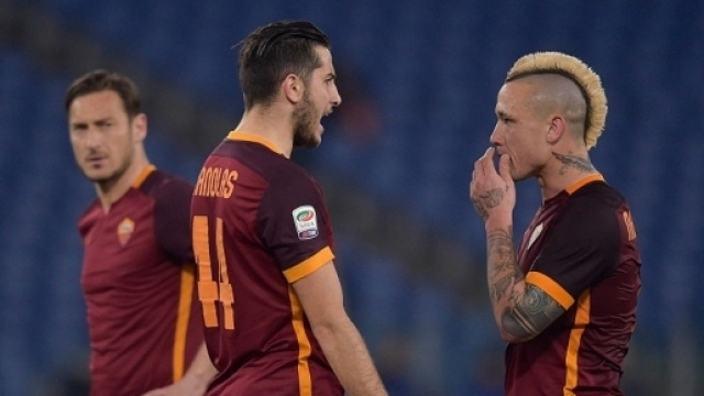 Kostas Manolas e Radja Nainggolan con Totti.