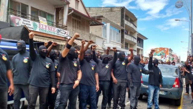 Les grèves secouent la Guyane (lekotidien.fr - lekotidien.fr)