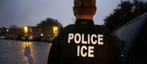 Mass Rep Michelle Dubois warns undocumented immigrants in Brockton of ICE raids. Photo: Blasting News Library - remezcla.com