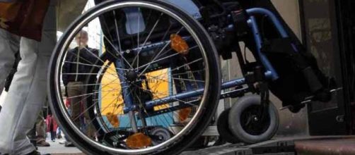 Portatori di handicap: ecco quando si paga il ticket per la sosta su strisce blu.