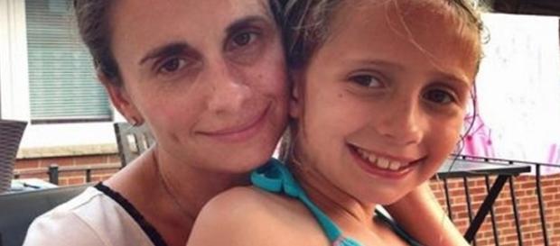 Ela ficou aterrorizada ao descobrir que as fotos de sua filha caíram em um site adulto Ela ficou aterrorizada ao descobrir que as fotos de sua filha caíram em um site adulto
