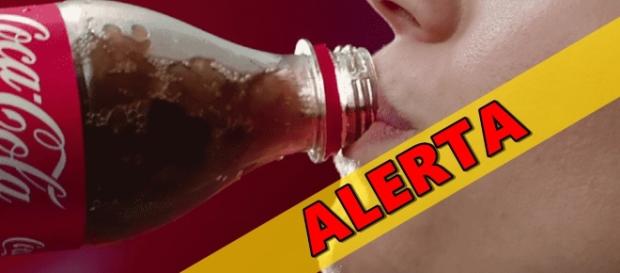 Fezes humanas estavam em latas da Coca-Cola - Google Fezes humanas estavam em latas da Coca-Cola - Google