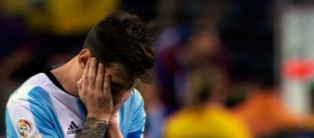Leo Messi no tiene consuelo tras su sanción Leo Messi no tiene consuelo tras su sanción