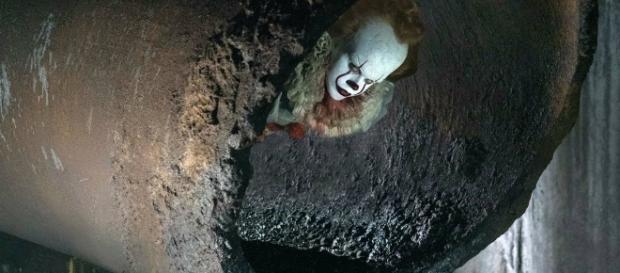 Pennywise, lo spietato clown personaggio di "It" Pennywise, lo spietato clown personaggio di "It"
