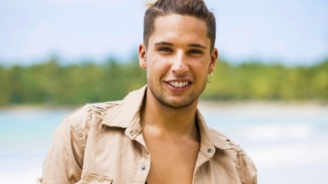 Eddy cr&eacute;e encore la pol&eacute;mique en jouant avec une arme &agrave; feu sur Snapchat !