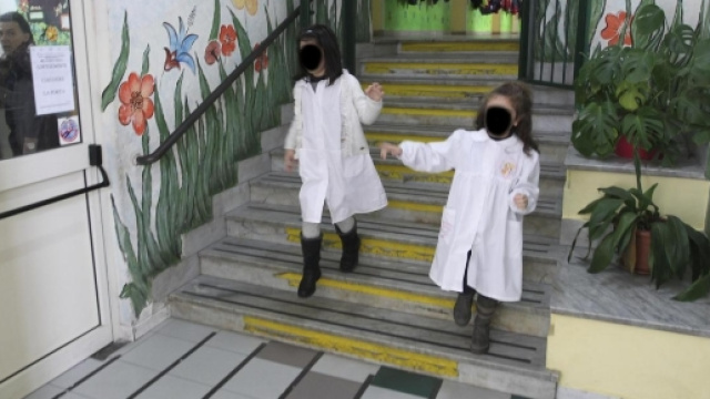 Milano, maestra prendeva a schiaffi i bimbi: sospesa dal servizio.