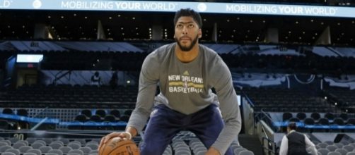 Anthony Davis and the New Orleans Pelicans host the San Antonio Spurs on Friday night. [Image via Blasting News images library/inquisitr.com]