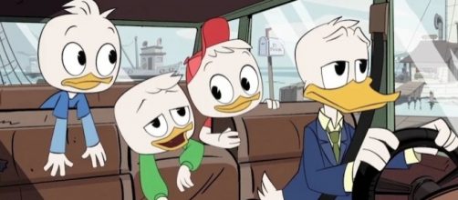 Donald Duck drives his nephews to Scrooge's Money Bin in this scene from the new 'Ducktales'. / Photo from 'Twi4' - twi4.com