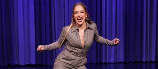 Jennifer Lopez Almost Throws Her Neck Out In Dance Battle With ... - toofab.com
