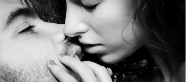 Cada pessoa possui uma forma diferente de beijar Cada pessoa possui uma forma diferente de beijar