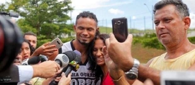 Em liberdade o goleiro Bruno, recebe proposta de 9 clubes brasileiros. Em liberdade o goleiro Bruno, recebe proposta de 9 clubes brasileiros.