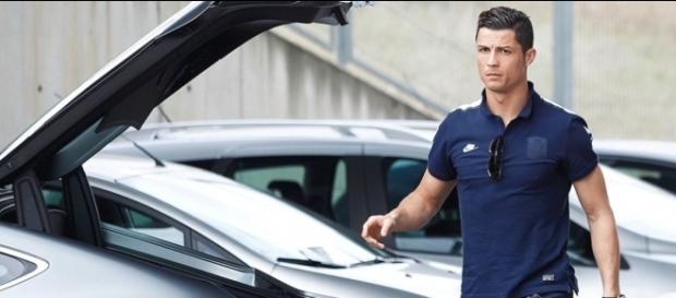 INSOLITE : Ronaldo se moque de la police ! INSOLITE : Ronaldo se moque de la police !