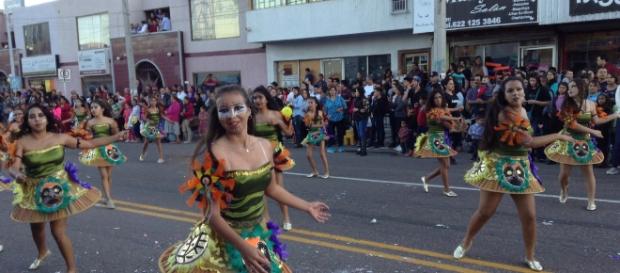 La juventud se vuelva a las calles para bailar y celebrar con júbilo el fin del invierno. La juventud se vuelva a las calles para bailar y celebrar con júbilo el fin del invierno.
