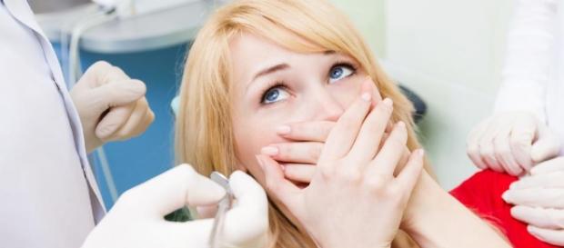Odontofobia – frica de DENTIST. Știai că afectează 2 din 3 oameni? - perfectimperfecte.ro Odontofobia – frica de DENTIST. Știai că afectează 2 din 3 oameni? - perfectimperfecte.ro