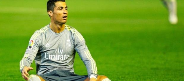 Real : Désespéré, Cristiano Ronaldo réclame l'aide du Barça ... - senepeople.com Real : Désespéré, Cristiano Ronaldo réclame l'aide du Barça ... - senepeople.com