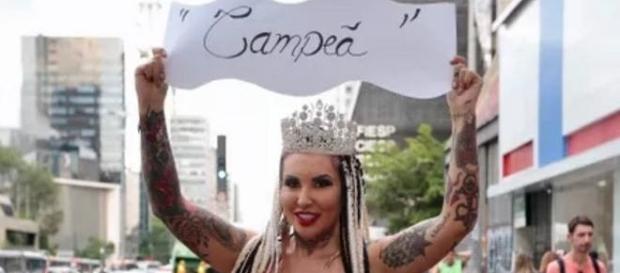 Sabrina Boing Boing desfila sem roupa para pagar promessa de carnaval Sabrina Boing Boing desfila sem roupa para pagar promessa de carnaval