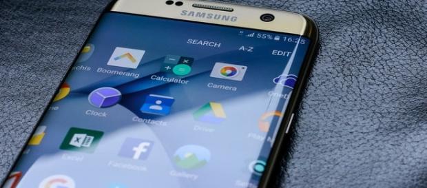 Samsung S8/S8 Plus bezel-less display feature (Flickr/Răzvan Băltărețu). Samsung S8/S8 Plus bezel-less display feature (Flickr/Răzvan Băltărețu).