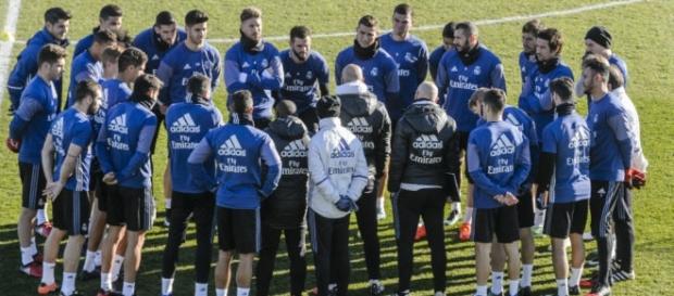 Trois réunions entre Zidane et les joueurs du Real Madrid en deux jours Trois réunions entre Zidane et les joueurs du Real Madrid en deux jours