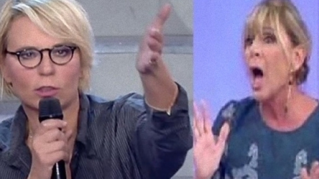 Maria De Filippi riprende Gemma Galgani.