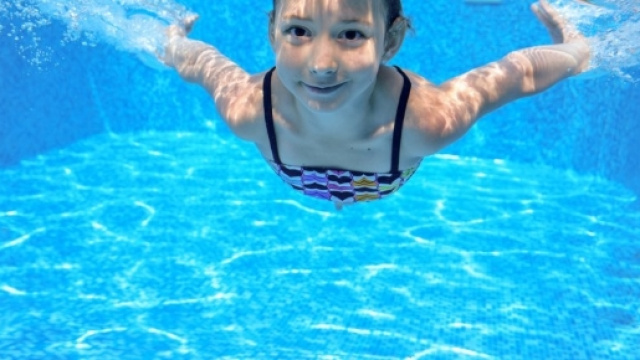 Occhi rossi in piscina, &egrave; colpa della pip&igrave; e non del cloro ... - videotouch.org