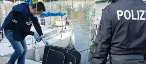 La Polizia analizza il trolley