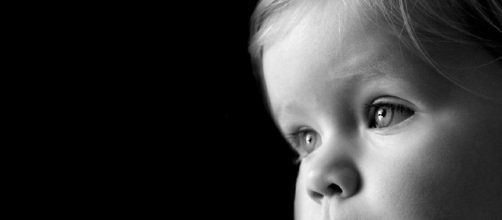 Photographing Babies | Portrait Photography Tips - exposureguide.com