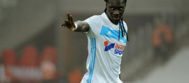 Bafetimbi Gomis pourrait rester à l'OM, mais n'est pas sûr de conserver sa place de titulaire (foot01.com) Bafetimbi Gomis pourrait rester à l'OM, mais n'est pas sûr de conserver sa place de titulaire (foot01.com)