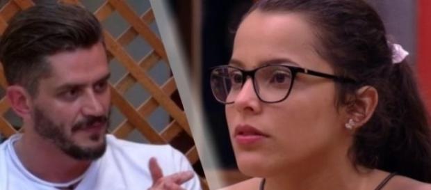 Marcos e Emilly terminam romance de novo e parece que é definitivo (Foto: TV Globo) Marcos e Emilly terminam romance de novo e parece que é definitivo (Foto: TV Globo)