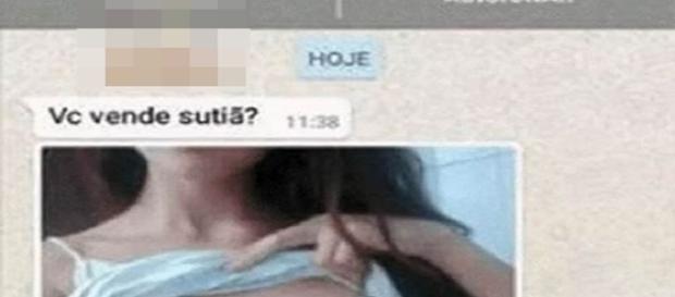 Menina pergunta para vendedor se ele tem sutiã para ela com nudes ousado. Menina pergunta para vendedor se ele tem sutiã para ela com nudes ousado.