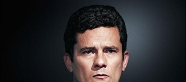 Sérgio Moro repudia projeto defendido por Renan Calheiros Sérgio Moro repudia projeto defendido por Renan Calheiros